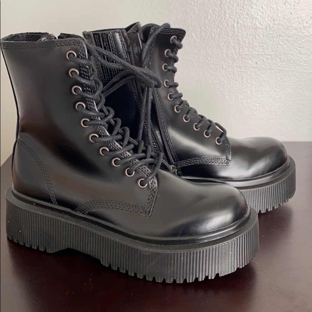 Size 7 Left! Jeffrey Campbell Sopas Platform Boots - Picture 16 of 16